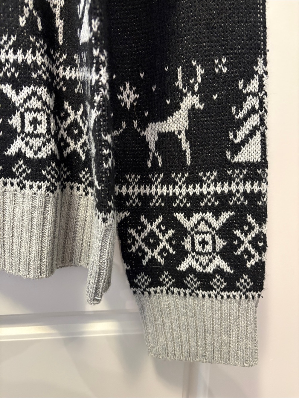 Warehouse One NWT Star Wars Original Stormtrooper Christmas sweaters size M. - Picture 5 of 10